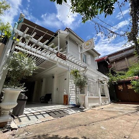 Hotel Ban Thungdang Housetel Bangkok Exterior foto