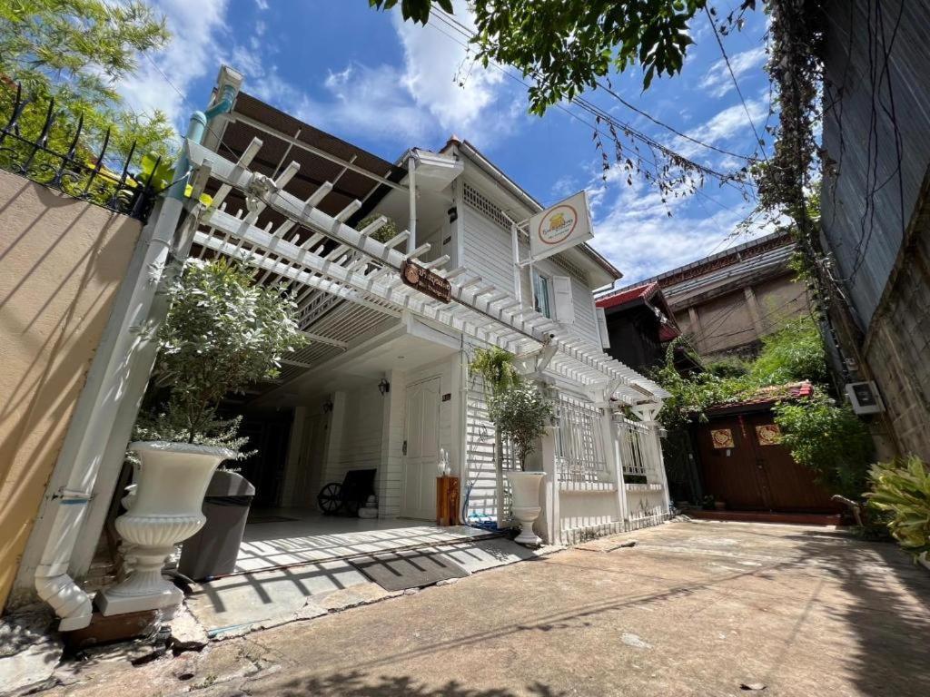 Hotel Ban Thungdang Housetel Bangkok Exterior foto