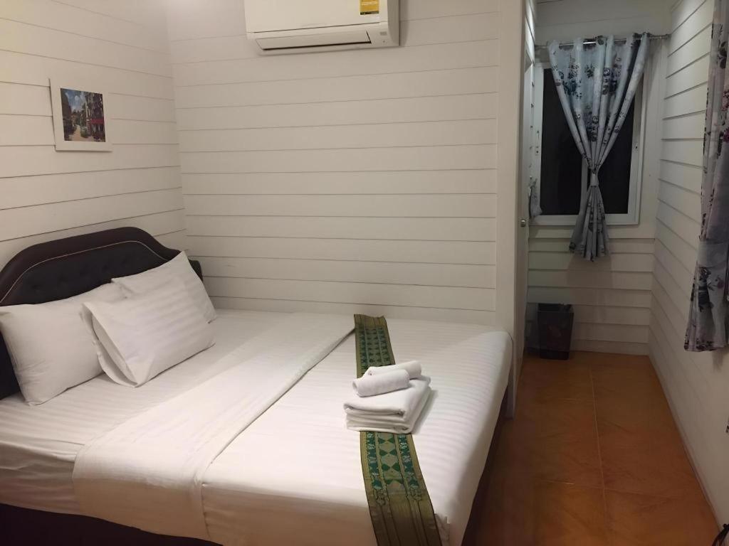 Hotel Ban Thungdang Housetel Bangkok Exterior foto